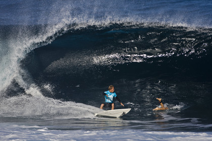 2011 VOLCOM PIPE PRO  ( Surf contest) at Banzai Pipeline Beach, North Shore - Oahu - Hawaii.