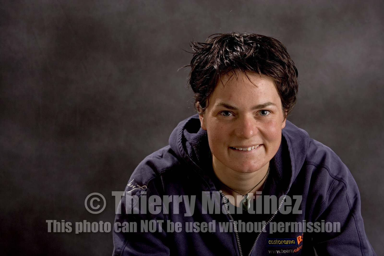 Ellen MacArthur Solo round the world record , finish(FRA)