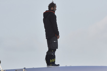 Single-handed sailing round the world record .