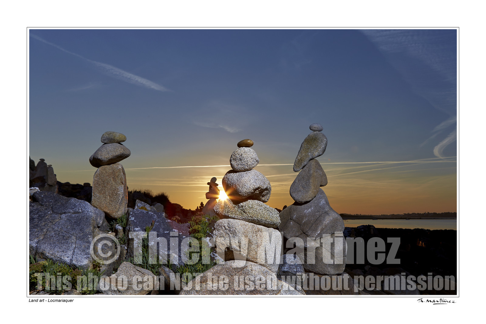 Photo disponible en tirage photo Fine Art,tirage original limités à 30 exemplaires.Chaque tirage est numéroté avec certificat d’authenticité signé.Pour choisir le format et support merci d'utiliser le caddie à coté de la photo.Formats disponibles : Tirage sur papier ( tirage seul) :  30x45 cm   40x60 cm  60x90 cm. Vous pouvez choisir le tirage avec un fond blanc ou noir , à votre convenance. Tirage sur papier contrecollé sur Dibond ( pas de bord blanc ou noir autour de l'image), avec système d'attache au dos:  30x45 cm   40x60 cm  50x75 cm  80x120cm.Tirage sur toile ( Canvas) monté sur chassis bois (pas de bord blanc ou noir autour de l'image), avec système d'attache au dos :  50x75 cm  80x120cm.Expédition ( Dans le monde entier): Colissimo (assurance) avec signature à réception. 48h pour la France métropolitaine.Il est possible de récupérer les tirages à La Galerie du Golfe (sans frais d'expèdition).Conditionnement tirages seuls: tube cylindrique renforcé + boite.