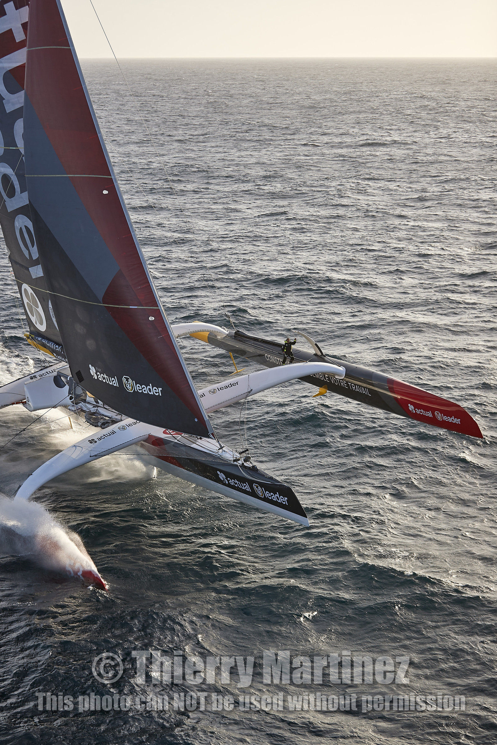 « ULTIM ACTUAL LEADER , Skipper Yves Le Blevec.