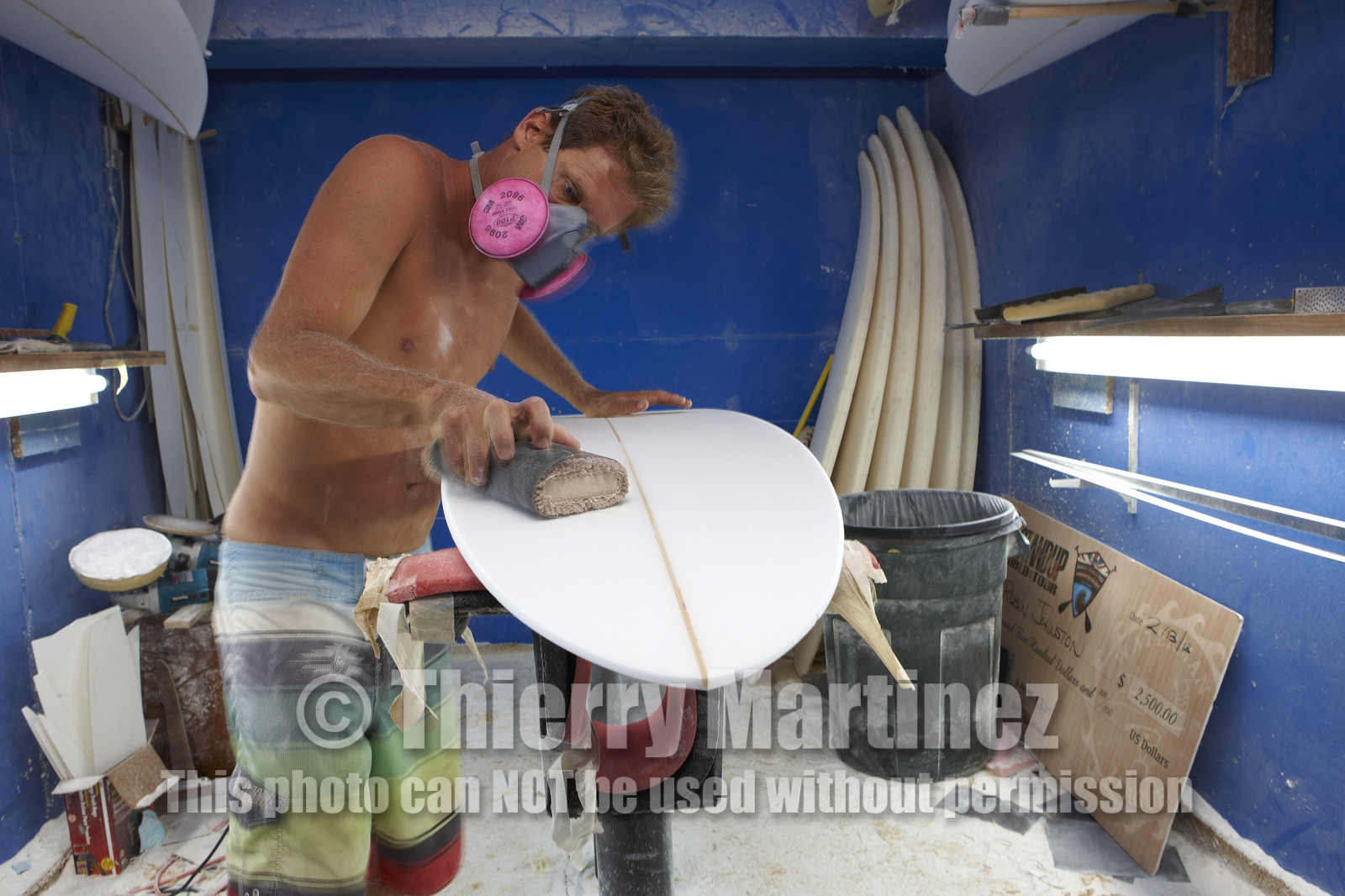 SHAPING A SURF BOARD.  NORTH SHORE (North Shore - Oahu Island - Hawaii-USA)