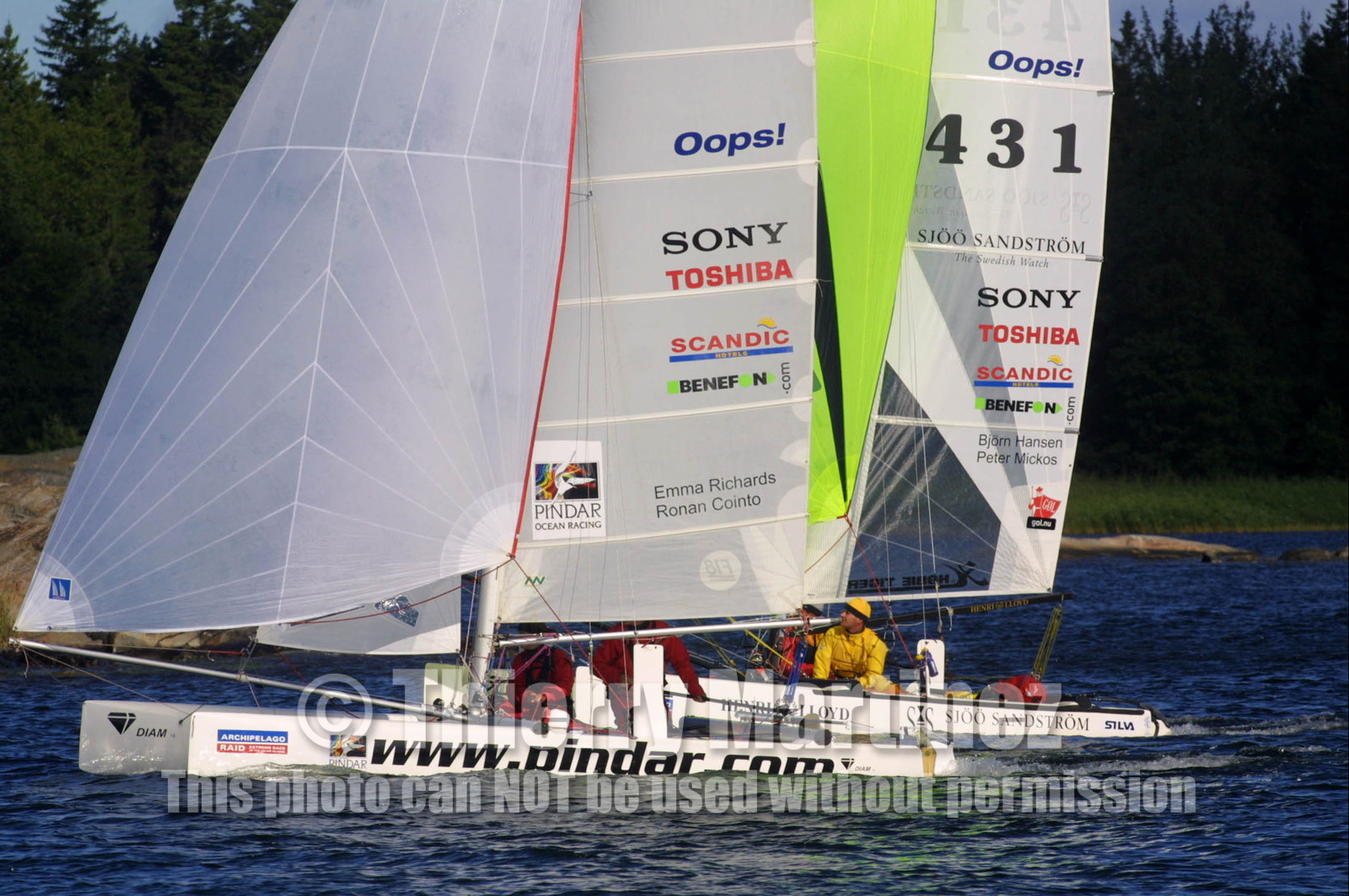 01_0486D-©ThMartinez- Sweden 1st 3rd August 2001. Archipelago Raid (Catamaran Formula 18) .Emma Richards (UK)& Ronan Cointo(FRA)  and Björn Hansen (SWE) & Peter Mickos