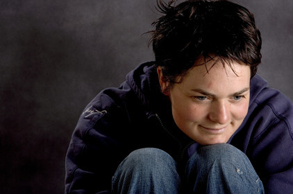 Ellen MacArthur Solo round the world record , finish(FRA)