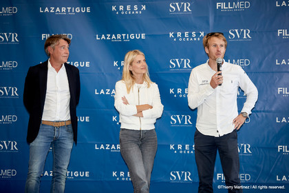 Baptême du trimaran ULTIM de François Gabart « SVR-LAZARIGUE » par Mélanie Laurent à Concarneau.