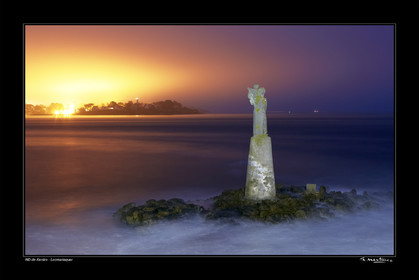 Photo disponible en tirage photo Fine Art,tirage original limités à 30 exemplaires.Chaque tirage est numéroté avec certificat d’authenticité signé.Pour choisir le format et support merci d'utiliser le caddie à coté de la photo.Formats disponibles : Tirage sur papier ( tirage seul) :  30x45 cm   40x60 cm  60x90 cm. Vous pouvez choisir le tirage avec un fond blanc ou noir , à votre convenance. Tirage sur papier contrecollé sur Dibond ( pas de bord blanc ou noir autour de l'image), avec système d'attache au dos:  30x45 cm   40x60 cm  50x75 cm  80x120cm.Tirage sur toile ( Canvas) monté sur chassis bois (pas de bord blanc ou noir autour de l'image), avec système d'attache au dos :  50x75 cm  80x120cm.Expédition ( Dans le monde entier): Colissimo (assurance) avec signature à réception. 48h pour la France métropolitaine.Il est possible de récupérer les tirages à La Galerie du Golfe (sans frais d'expèdition).Conditionnement tirages seuls: tube cylindrique renforcé + boite.