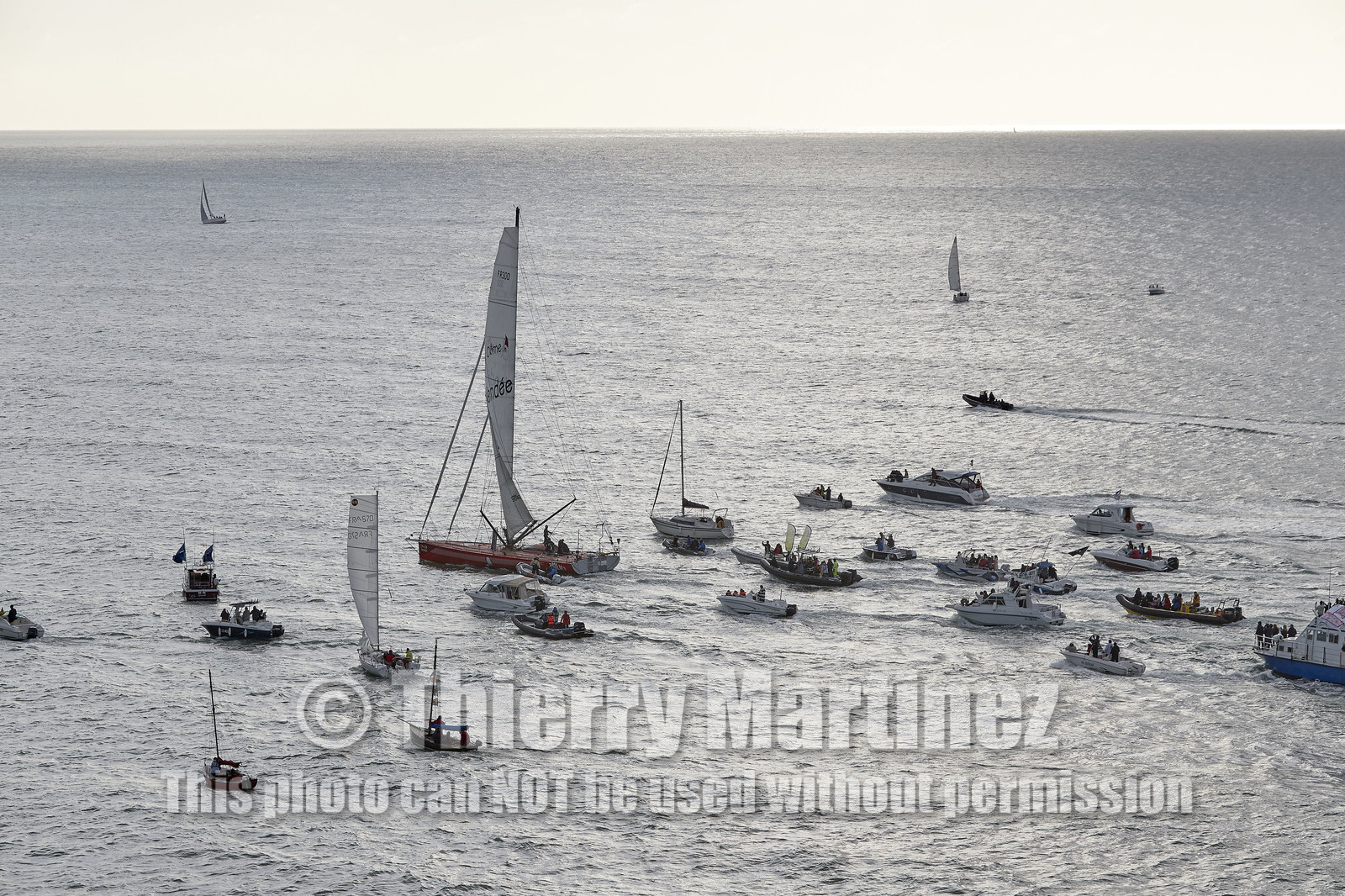 Départ de Jeff Pellet (FRA) sur son bateau COME IN VENDEE POUR UN TOUR DU MONDE;