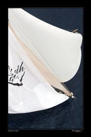 Photo disponible en tirage photo Fine Art,tirage original limités à 30 exemplaires.Chaque tirage est numéroté avec certificat d’authenticité signé.Pour choisir le format et support merci d'utiliser le caddie à coté de la photo.Formats disponibles : Tirage sur papier ( tirage seul) :  30x45 cm   40x60 cm  60x90 cm. Vous pouvez choisir le tirage avec un fond blanc ou noir , à votre convenance. Tirage sur papier contrecollé sur Dibond ( pas de bord blanc ou noir autour de l'image), avec système d'attache au dos:  30x45 cm   40x60 cm  50x75 cm  80x120cm.Tirage sur toile ( Canvas) monté sur chassis bois (pas de bord blanc ou noir autour de l'image), avec système d'attache au dos :  50x75 cm  80x120cm.Expédition ( Dans le monde entier): Colissimo (assurance) avec signature à réception. 48h pour la France métropolitaine.Il est possible de récupérer les tirages à La Galerie du Golfe (sans frais d'expèdition).Conditionnement tirages seuls: tube cylindrique renforcé + boite.