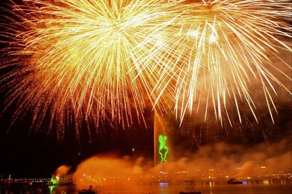 03_2269D ©Th.Martinez .Geneva , Switzerland. America's Cup 2003. 8th March 2003.Alinghi Team winner of America's Cup 2003..Welcome to Alinghi Team in Geneva.Firework and laser show by the lac...