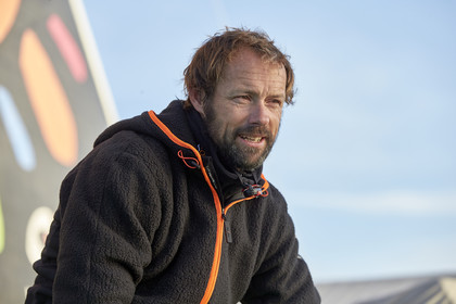 Single-handed sailing round the world record .