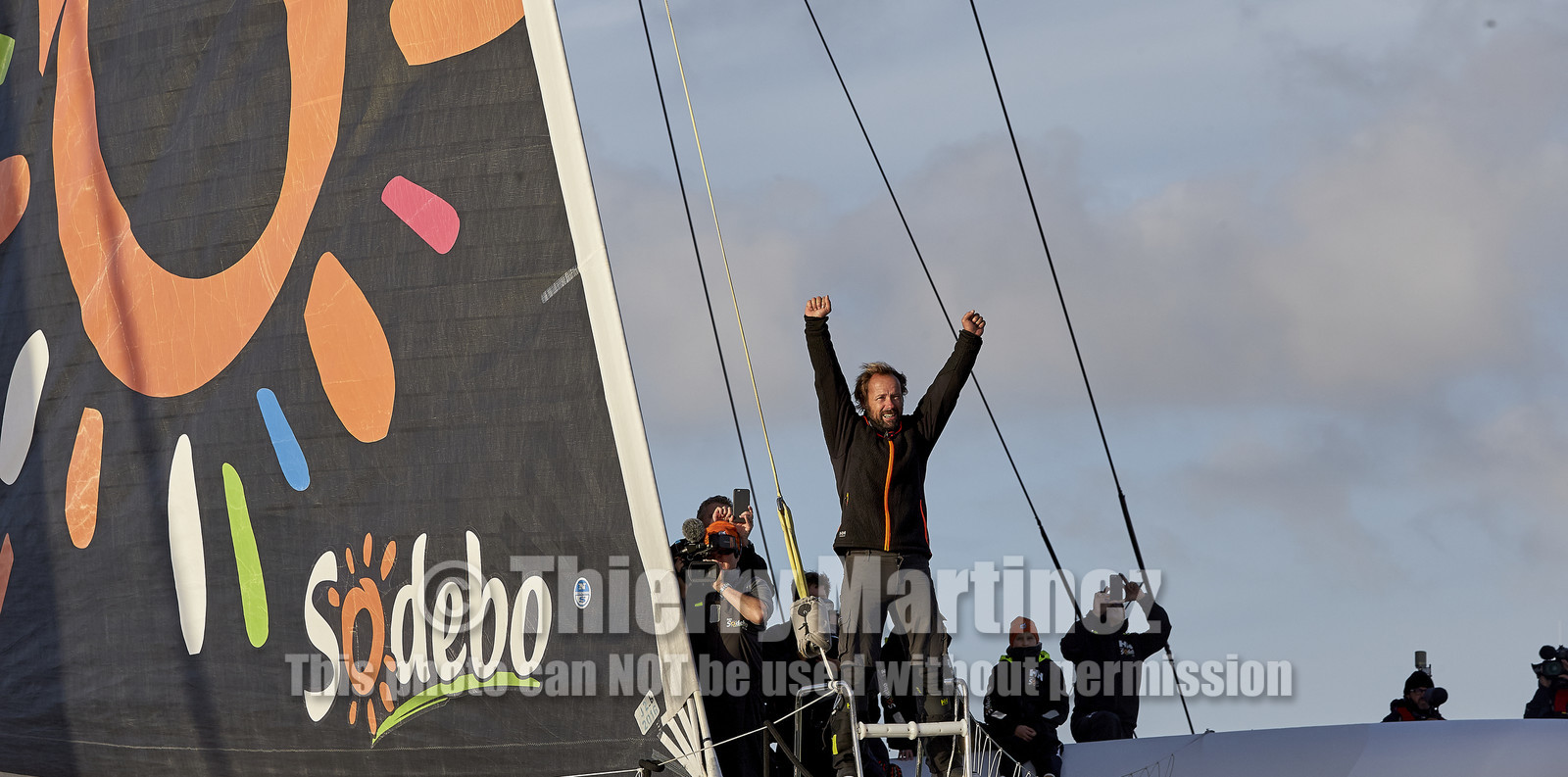 Single-handed sailing round the world record .