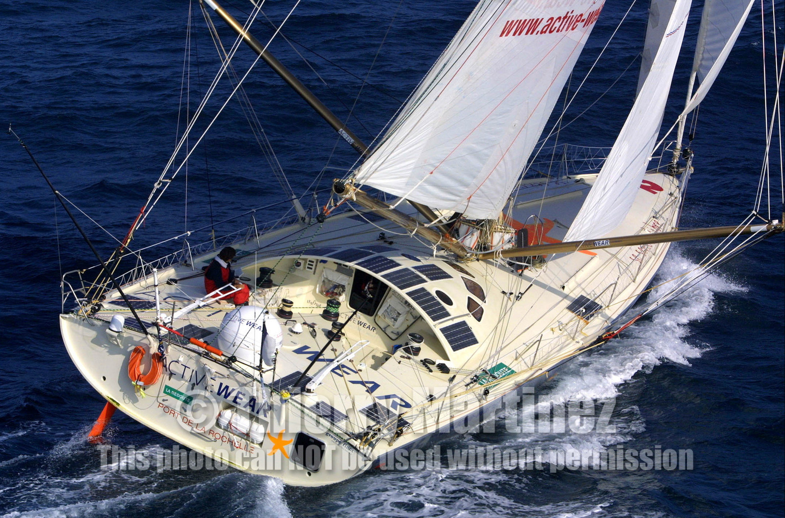 ©ThMartinez- Vendee Globe 2000 Finish. 19th February 2001. 15h20(Local time) 50miles offshore Les Sables..Marc Thiercelin (FRA) ACTIVEWEAR 50 miles of the finish line. Marc should finish 4th tomorrow morning