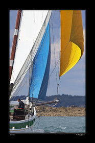 Photo disponible en tirage photo Fine Art,tirage original limités à 30 exemplaires.Chaque tirage est numéroté avec certificat d’authenticité signé.Pour choisir le format et support merci d'utiliser le caddie à coté de la photo.Formats disponibles : Tirage sur papier ( tirage seul) :  30x45 cm   40x60 cm  60x90 cm. Vous pouvez choisir le tirage avec un fond blanc ou noir , à votre convenance. Tirage sur papier contrecollé sur Dibond ( pas de bord blanc ou noir autour de l'image), avec système d'attache au dos:  30x45 cm   40x60 cm  50x75 cm  80x120cm.Tirage sur toile ( Canvas) monté sur chassis bois (pas de bord blanc ou noir autour de l'image), avec système d'attache au dos :  50x75 cm  80x120cm.Expédition ( Dans le monde entier): Colissimo (assurance) avec signature à réception. 48h pour la France métropolitaine.Il est possible de récupérer les tirages à La Galerie du Golfe (sans frais d'expèdition).Conditionnement tirages seuls: tube cylindrique renforcé + boite.