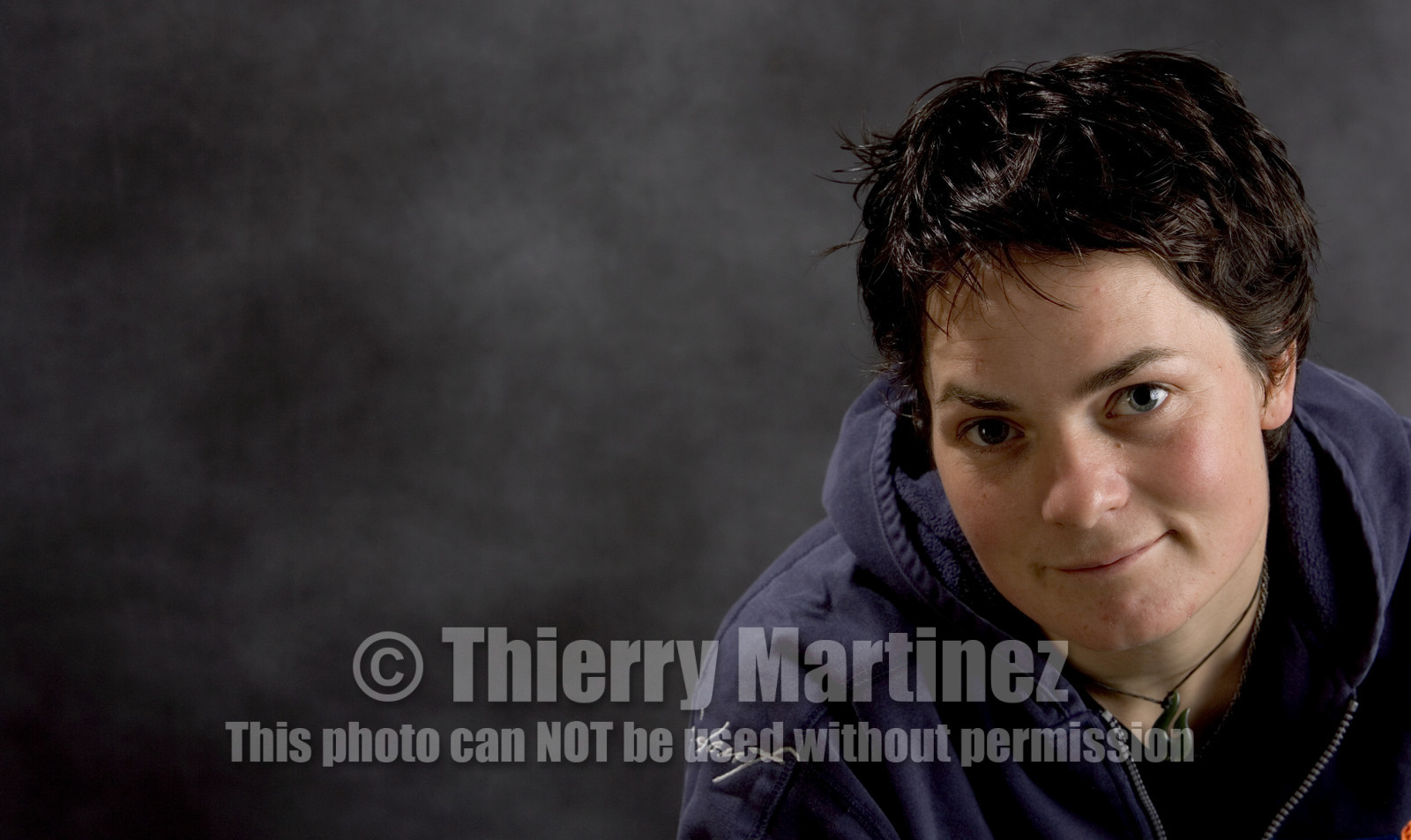 Ellen MacArthur Solo round the world record , finish(FRA)