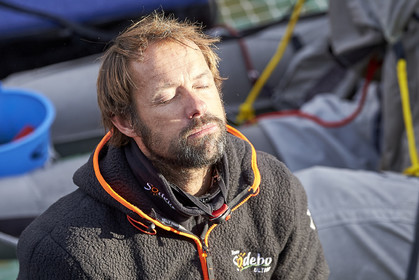 Single-handed sailing round the world record .