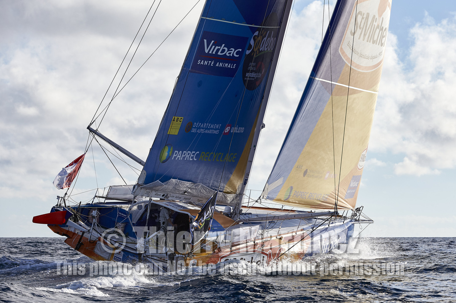 THM-15_62656_AZIMUT2016