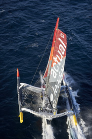 « ULTIM ACTUAL LEADER , Skipper Yves Le Blevec.