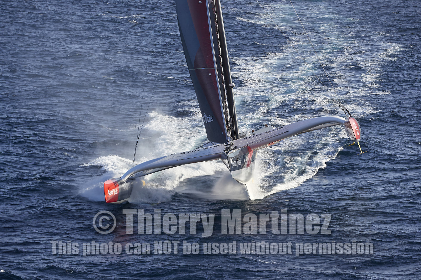 « ULTIM ACTUAL LEADER , Skipper Yves Le Blevec.