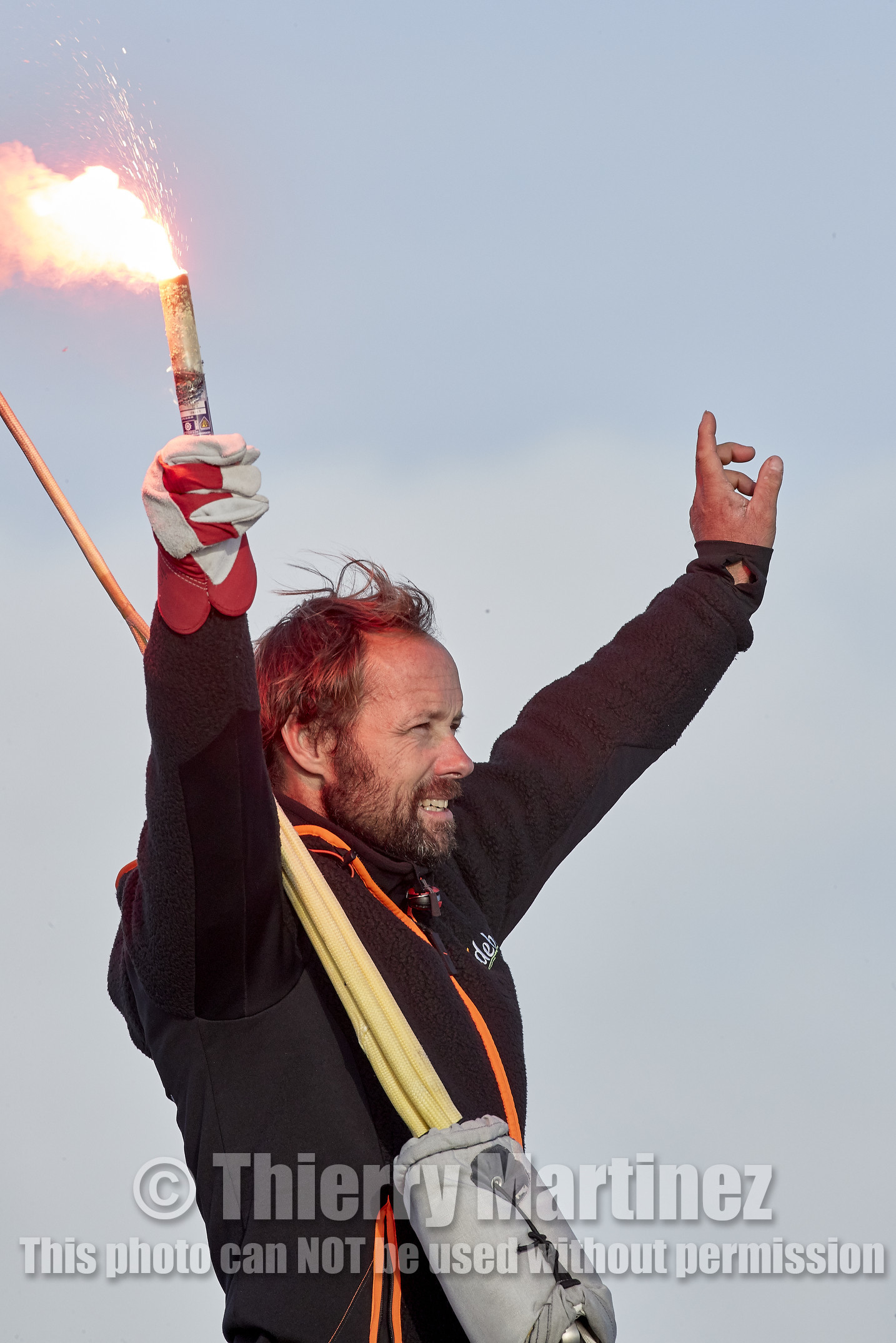 Single-handed sailing round the world record .