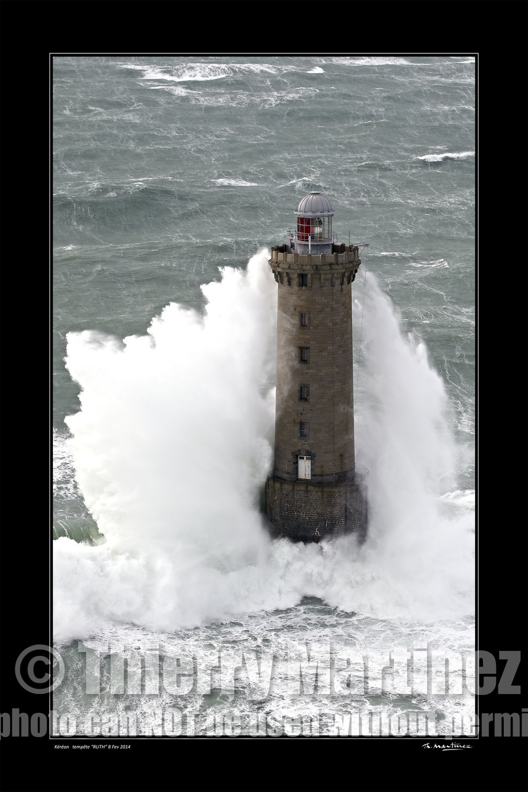 Photo disponible en tirage photo Fine Art,tirage original limités à 30 exemplaires.Chaque tirage est numéroté avec certificat d’authenticité signé.Pour choisir le format et support merci d'utiliser le caddie à coté de la photo.Formats disponibles : Tirage sur papier ( tirage seul) :  30x45 cm   40x60 cm  60x90 cm. Vous pouvez choisir le tirage avec un fond blanc ou noir , à votre convenance. Tirage sur papier contrecollé sur Dibond ( pas de bord blanc ou noir autour de l'image), avec système d'attache au dos:  30x45 cm   40x60 cm  50x75 cm  80x120cm.Tirage sur toile ( Canvas) monté sur chassis bois (pas de bord blanc ou noir autour de l'image), avec système d'attache au dos :  50x75 cm  80x120cm.Expédition ( Dans le monde entier): Colissimo (assurance) avec signature à réception. 48h pour la France métropolitaine.Il est possible de récupérer les tirages à La Galerie du Golfe (sans frais d'expèdition).Conditionnement tirages seuls: tube cylindrique renforcé + boite.