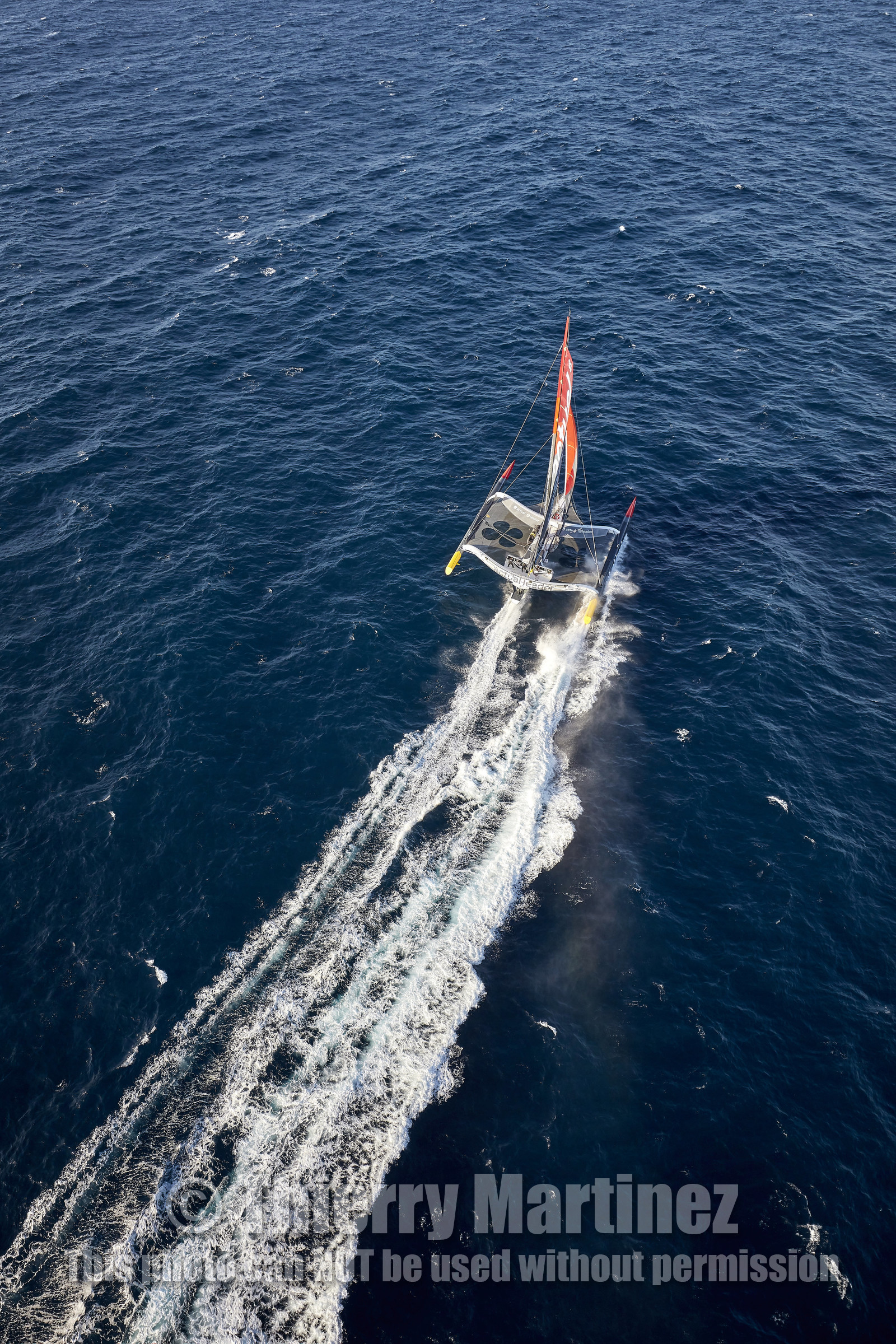 « ULTIM ACTUAL LEADER , Skipper Yves Le Blevec.