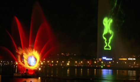 03_2274D ©Th.Martine. Geneva , Switzerland. America's Cup 2003. 8th March 2003.Alinghi Team winner of America's Cup 2003..Welcome to Alinghi Team in Geneva.Firework and laser show by the lac...