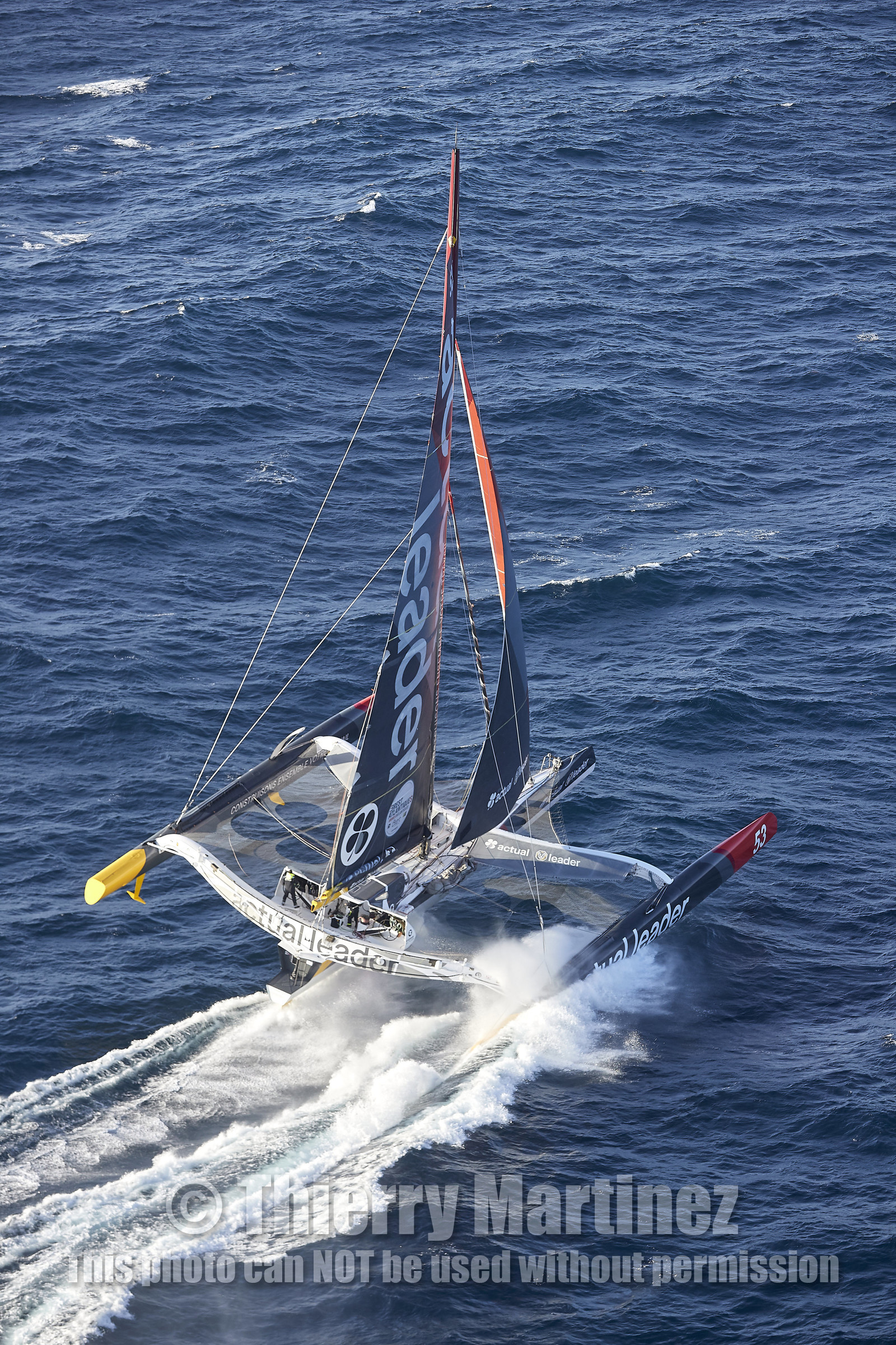 « ULTIM ACTUAL LEADER , Skipper Yves Le Blevec.