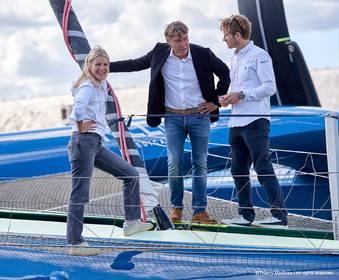 Baptême du trimaran ULTIM de François Gabart « SVR-LAZARIGUE » par Mélanie Laurent à Concarneau.