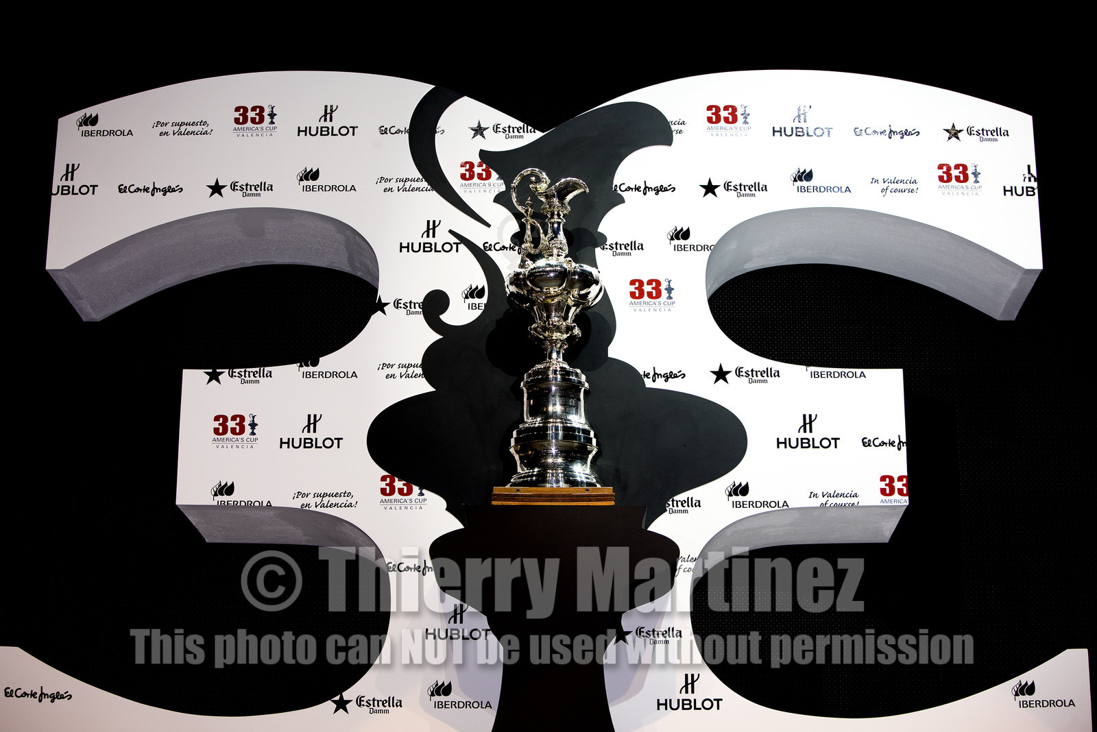 33rd  AMERICA'S CUP Valencia Spain, February 2010 - Defender:  ALINGHI (ALINGHI 5) vs Challenger : BMW Oracle Racing (USA 17)