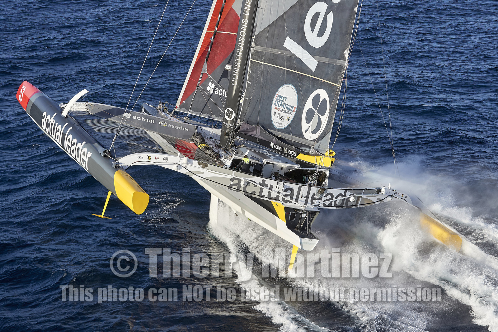 « ULTIM ACTUAL LEADER , Skipper Yves Le Blevec.