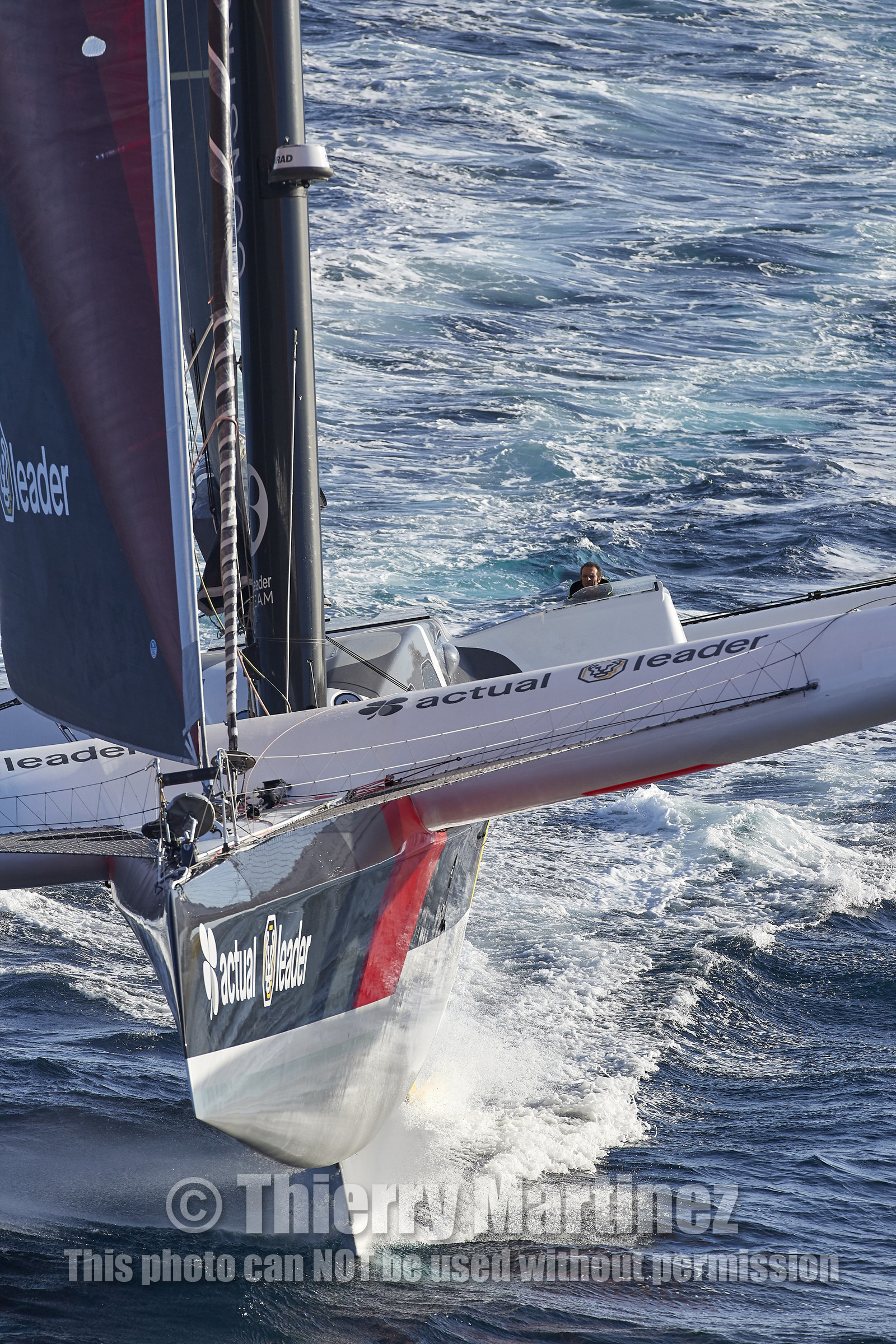 « ULTIM ACTUAL LEADER , Skipper Yves Le Blevec.