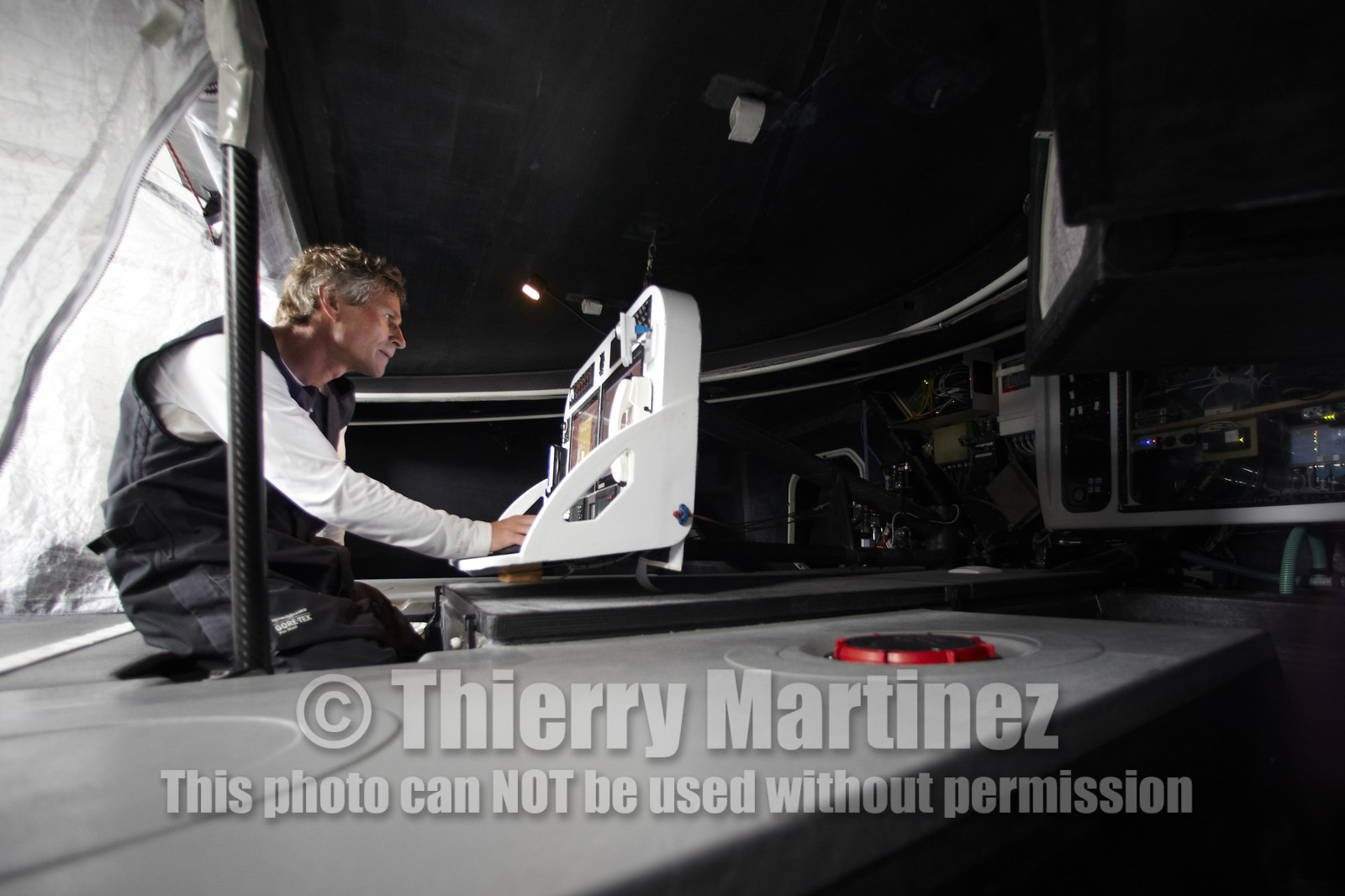 12_19748 CHEMINEES POUJOULAT ( IMOCA 60') , Skipper Bernard Stamm (SUI)