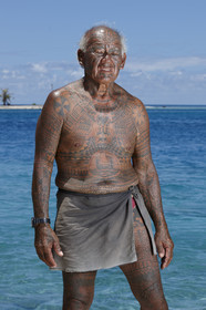15_026829  ©ThMartinez Sea&Co.  RANGIROA - ARCHIPEL des TUAMOTU. POLYNESIE FRANCAISE .  8 Février 2015. ..HURI, pilote Taxi Boat à Rangiroa.