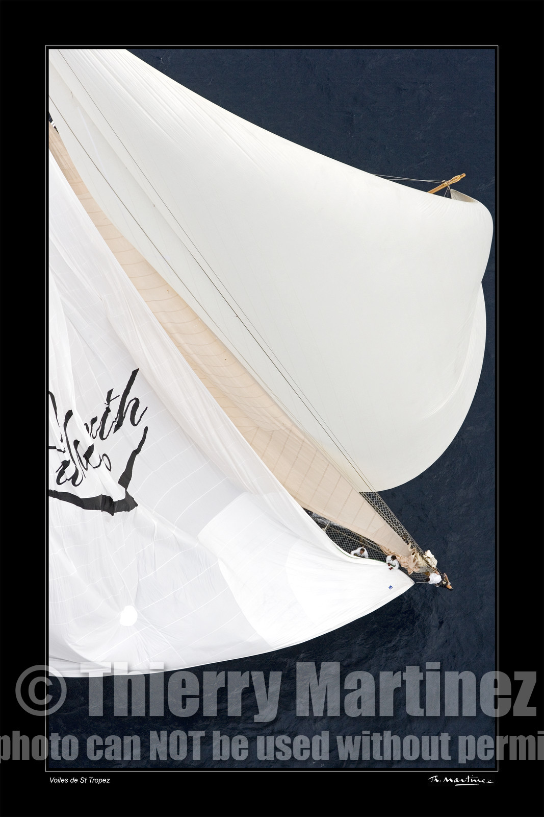 Photo disponible en tirage photo Fine Art,tirage original limités à 30 exemplaires.Chaque tirage est numéroté avec certificat d’authenticité signé.Pour choisir le format et support merci d'utiliser le caddie à coté de la photo.Formats disponibles : Tirage sur papier ( tirage seul) :  30x45 cm   40x60 cm  60x90 cm. Vous pouvez choisir le tirage avec un fond blanc ou noir , à votre convenance. Tirage sur papier contrecollé sur Dibond ( pas de bord blanc ou noir autour de l'image), avec système d'attache au dos:  30x45 cm   40x60 cm  50x75 cm  80x120cm.Tirage sur toile ( Canvas) monté sur chassis bois (pas de bord blanc ou noir autour de l'image), avec système d'attache au dos :  50x75 cm  80x120cm.Expédition ( Dans le monde entier): Colissimo (assurance) avec signature à réception. 48h pour la France métropolitaine.Il est possible de récupérer les tirages à La Galerie du Golfe (sans frais d'expèdition).Conditionnement tirages seuls: tube cylindrique renforcé + boite.