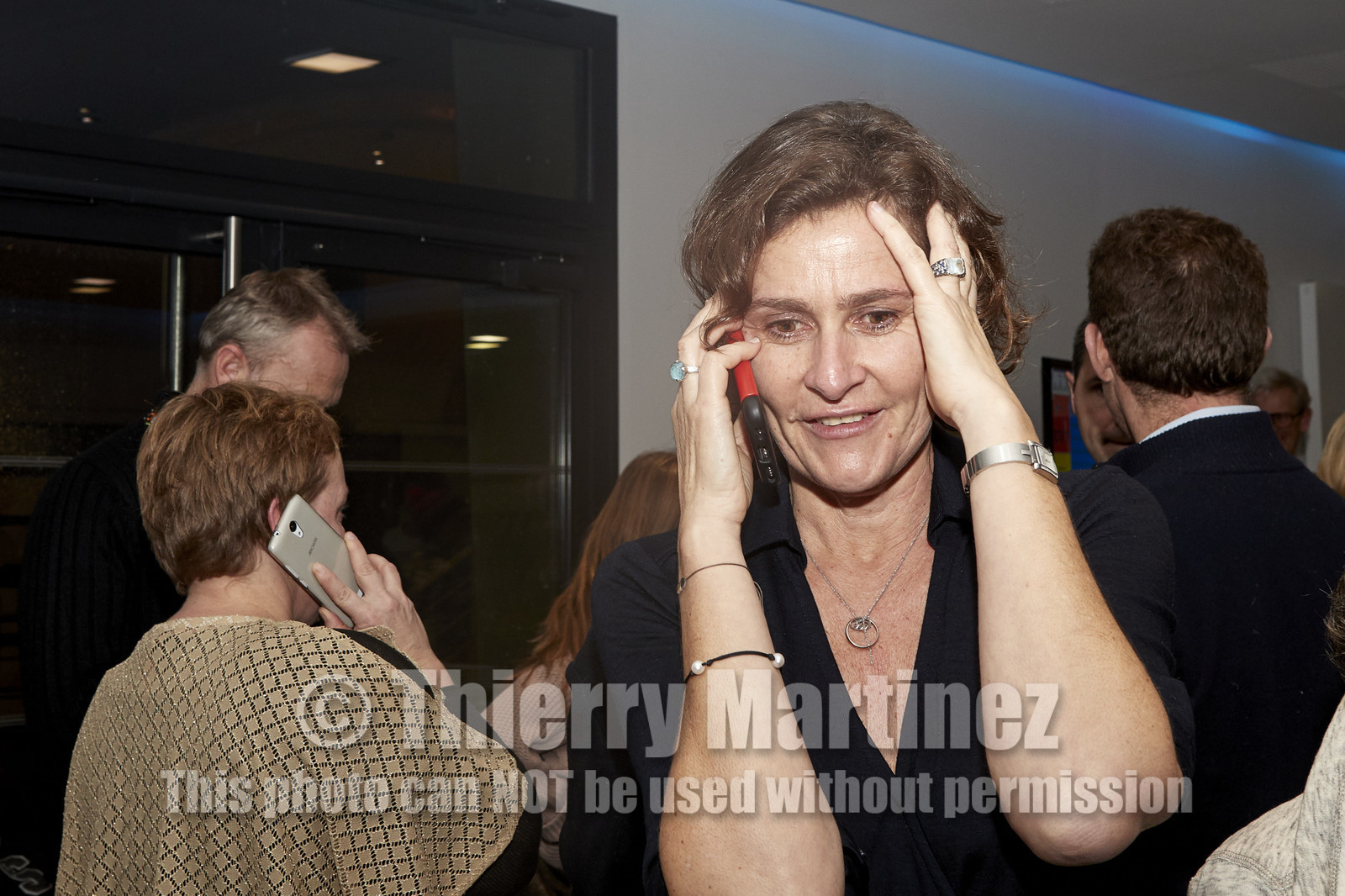 Single-handed sailing round the world record .