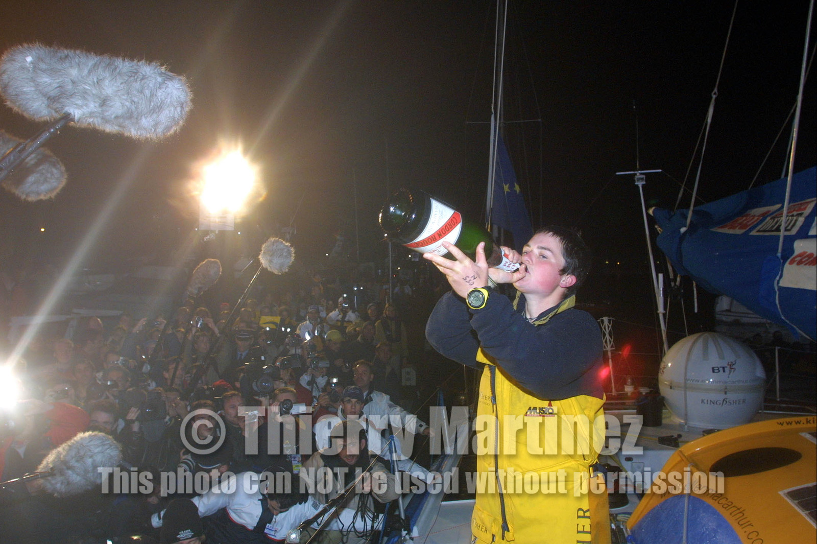 ©ThMartinez. Vendee Globe  finish. Sunday 11th February 2001..Ellen MacArthur (UK) KINGFISHER,24 yeras old celabrate her second place in Single hahnded race the world. Celebrate