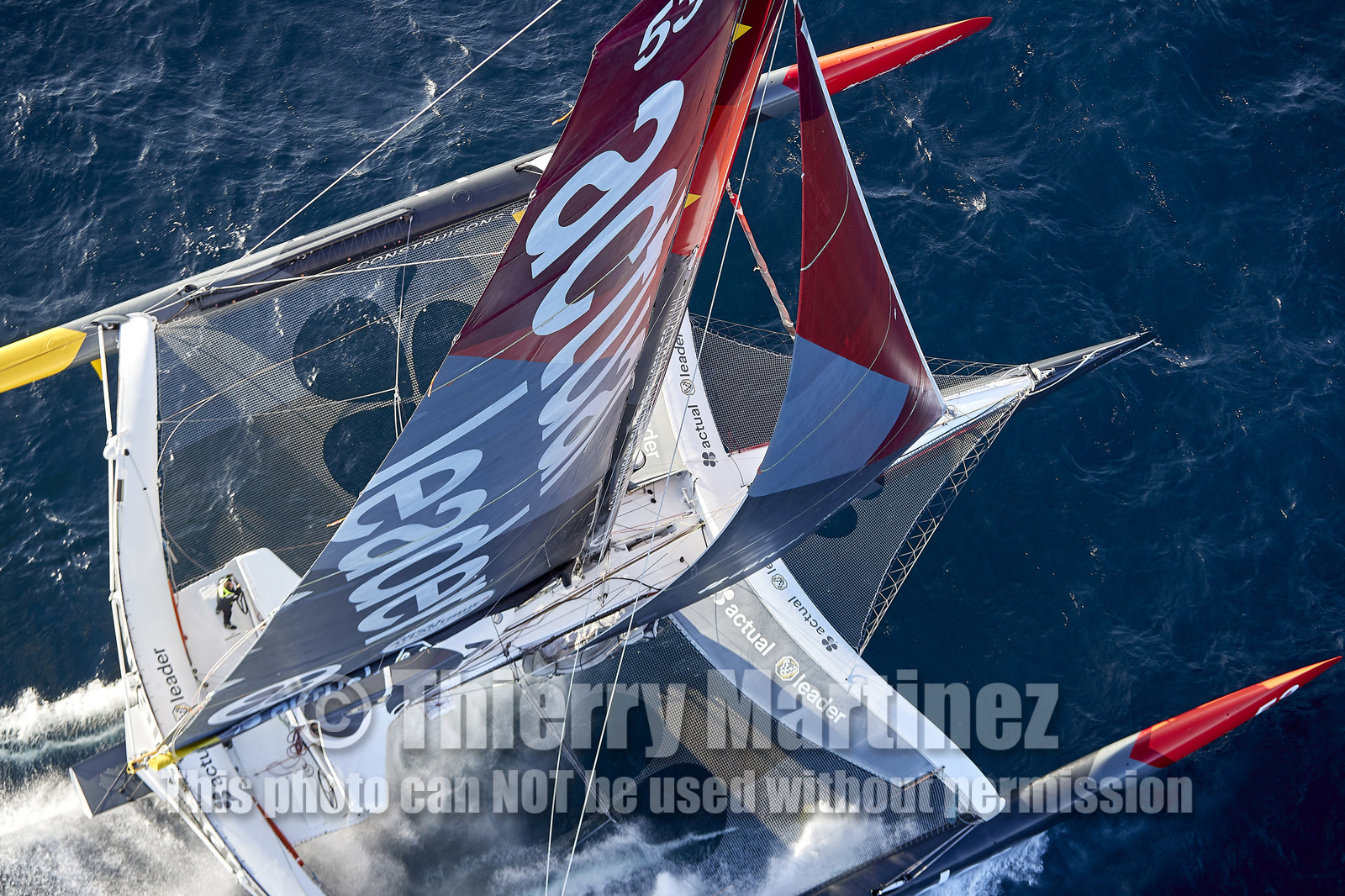 « ULTIM ACTUAL LEADER , Skipper Yves Le Blevec.