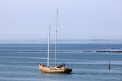 Launch of Thierry Dubois (FRA) new schooner LA LOUISE