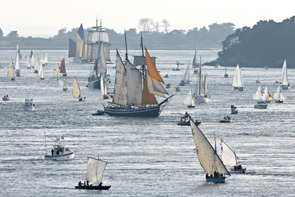 Semaine du Golfe 2015. Parade d'arrivée de la flotte.