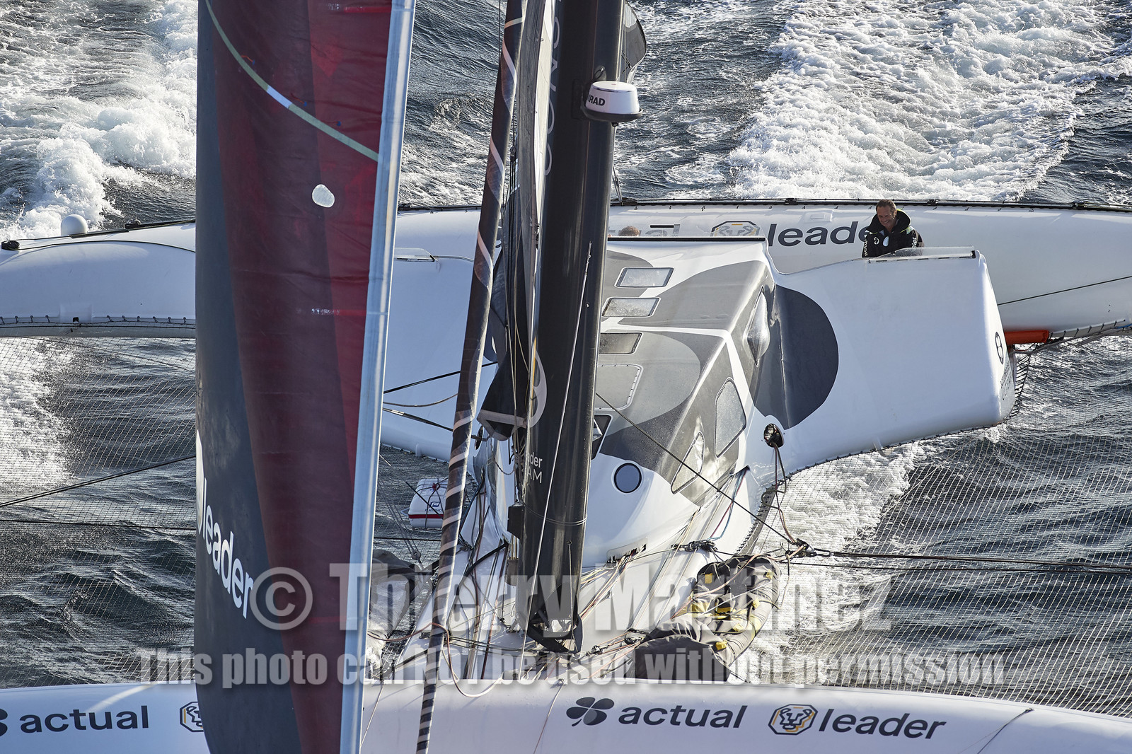 « ULTIM ACTUAL LEADER , Skipper Yves Le Blevec.