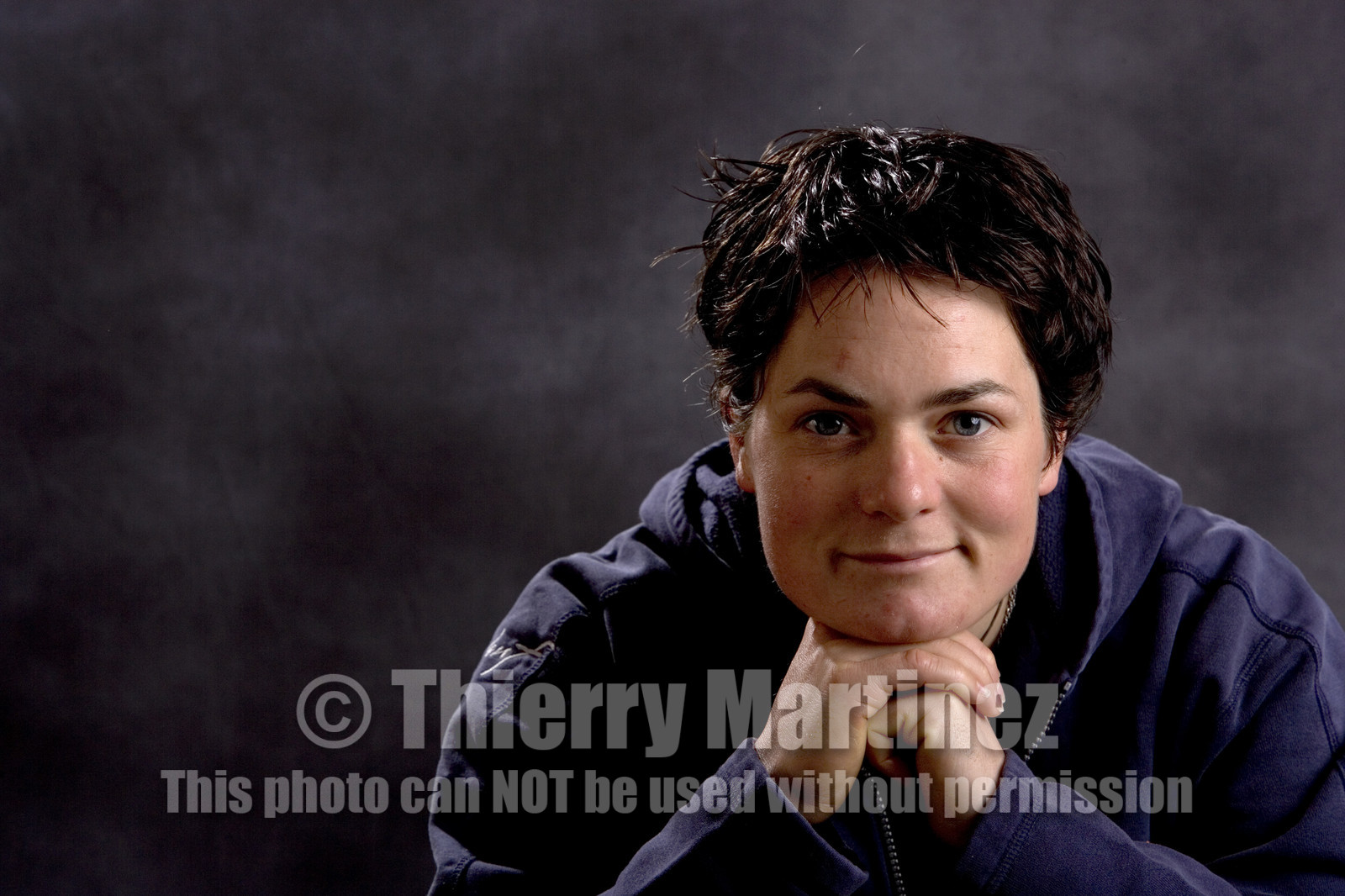 Ellen MacArthur Solo round the world record , finish(FRA)
