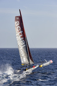 « ULTIM ACTUAL LEADER , Skipper Yves Le Blevec.
