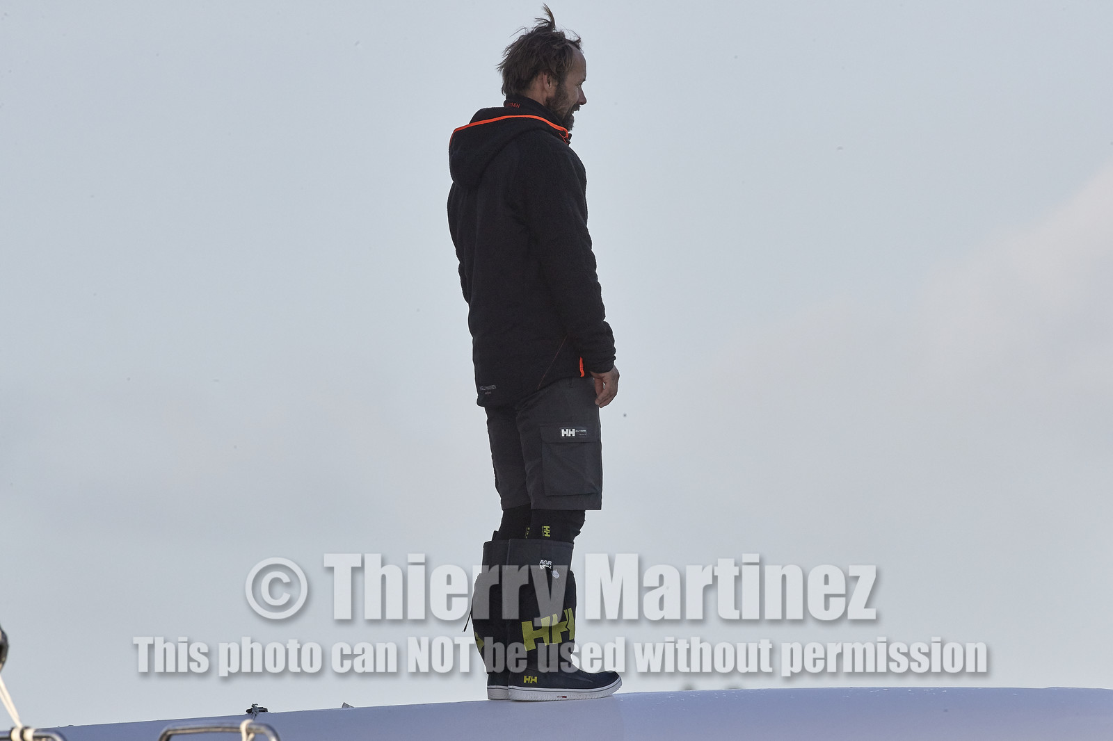 Single-handed sailing round the world record .