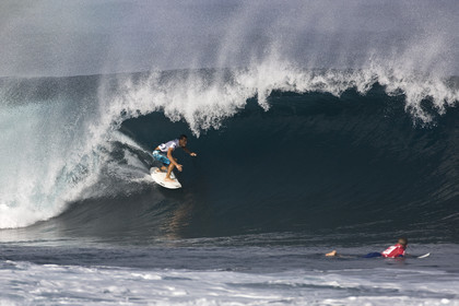 2011 VOLCOM PIPE PRO  ( Surf contest) at Banzai Pipeline Beach, North Shore - Oahu - Hawaii.