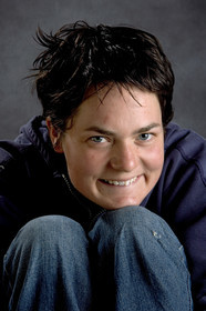 Ellen MacArthur Solo round the world record , finish(FRA)