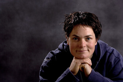 Ellen MacArthur Solo round the world record , finish(FRA)