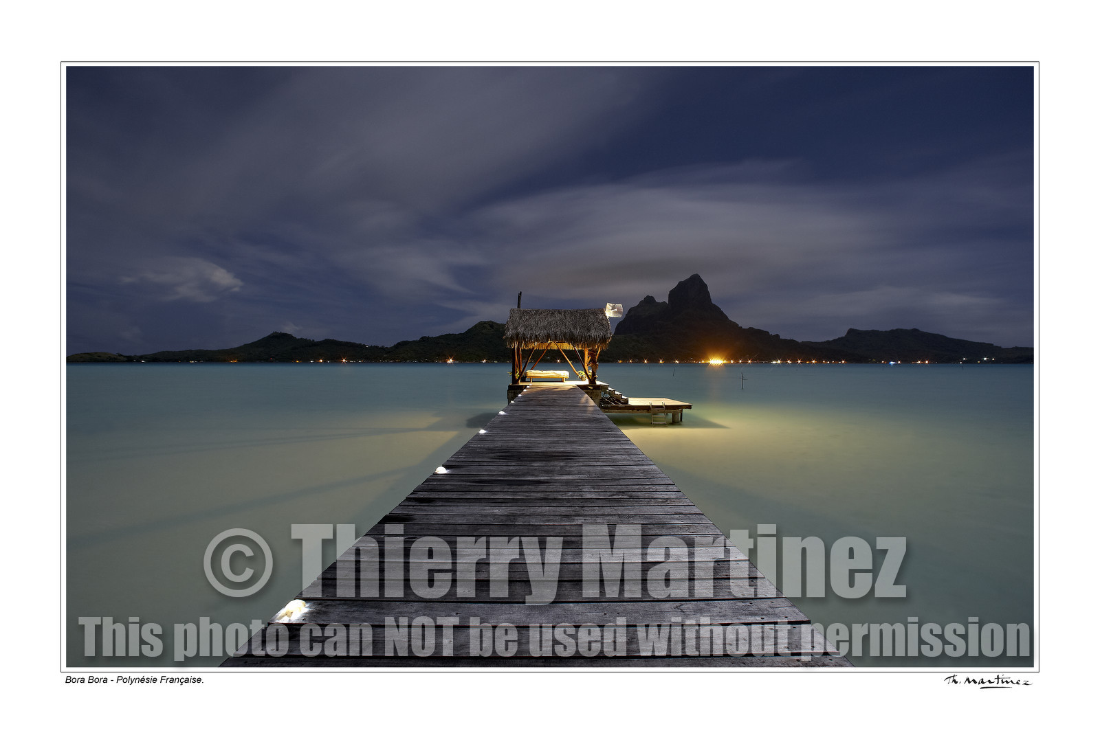 Photo disponible en tirage photo Fine Art,tirage original limités à 30 exemplaires.Chaque tirage est numéroté avec certificat d’authenticité signé.Pour choisir le format et support merci d'utiliser le caddie à coté de la photo.Formats disponibles : Tirage sur papier ( tirage seul) :  30x45 cm   40x60 cm  60x90 cm. Vous pouvez choisir le tirage avec un fond blanc ou noir , à votre convenance. Tirage sur papier contrecollé sur Dibond ( pas de bord blanc ou noir autour de l'image), avec système d'attache au dos:  30x45 cm   40x60 cm  50x75 cm  80x120cm.Tirage sur toile ( Canvas) monté sur chassis bois (pas de bord blanc ou noir autour de l'image), avec système d'attache au dos :  50x75 cm  80x120cm.Expédition ( Dans le monde entier): Colissimo (assurance) avec signature à réception. 48h pour la France métropolitaine.Il est possible de récupérer les tirages à La Galerie du Golfe (sans frais d'expèdition).Conditionnement tirages seuls: tube cylindrique renforcé + boite.