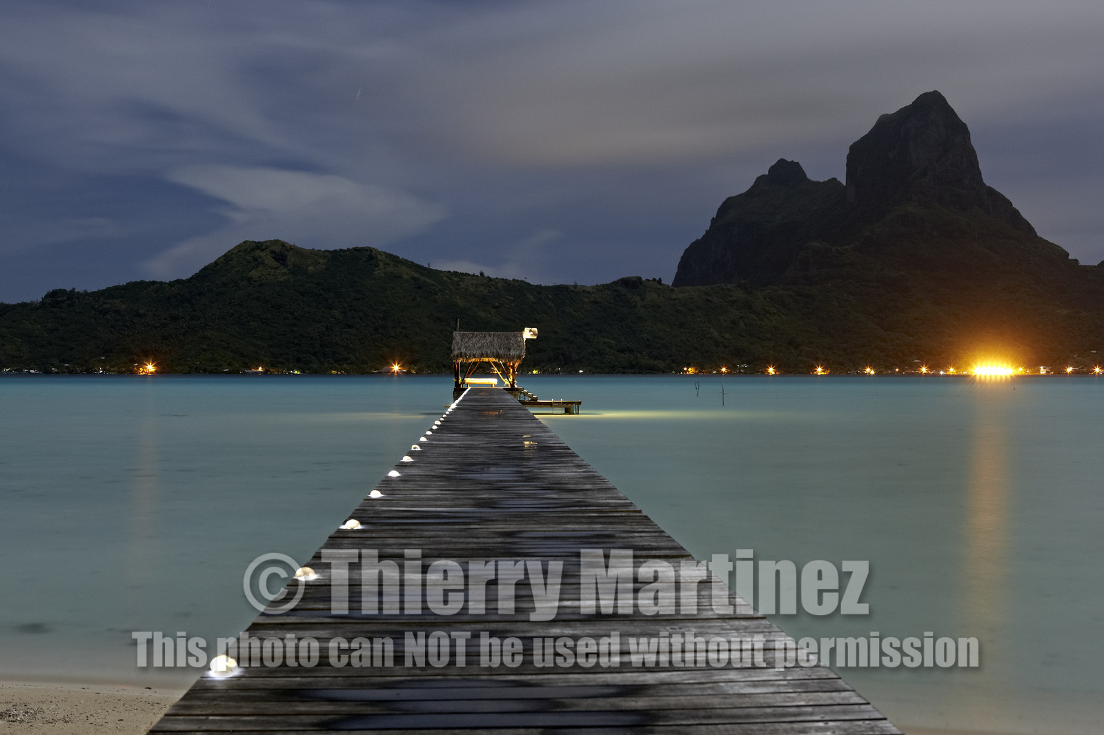 15_025823  ©ThMartinez Sea&Co.  BORA BORA - ILES SOUS LE VENT. POLYNESIE FRANCAISE .  6 Février 2015. .Moonlight photo of Bora Bora...