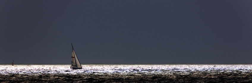 09_01567   © Th.Martinez Sea&Co.  CONCARNEAU, FRANCE . Les Glenans sailing school boat, sailing offshore Concarneau.Photo disponible en tirage photo Fine Art,tirage original limités à 30 exemplaires..Chaque tirage est numéroté avec certificat d’authenticité signé...Pour choisir le format et support merci d'utiliser le caddie à coté de la photo..Formats disponibles : .Tirage sur papier ( tirage seul) :  40x120 cm   50x150 cm  Vous pouvez choisir le tirage avec un fond blanc ou noir , à votre convenance. .Tirage sur papier contrecollé sur Dibond ( pas de bord blanc ou noir autour de l'image), avec système d'attache au dos:  40x120 cm   50x150 cm. .Tirage sur toile ( Canvas) monté sur chassis bois (pas de bord blanc ou noir autour de l'image), avec système d'attache au dos : 40x120 cm   50x150 cm. ..Expédition ( Dans le monde entier): Colissimo (assurance) avec signature à réception. 48h pour la France métropolitaine..Il est possible de récupérer les tirages à La Galerie du Golfe (sans frais d'expèdition)..Conditionnement tirages seuls: tube cylindrique renforcé + boite.