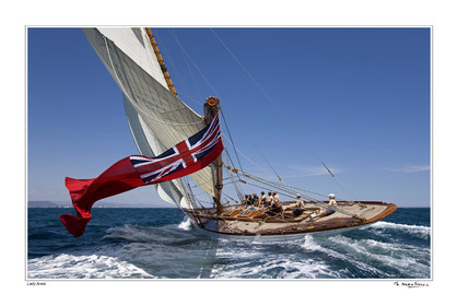 Photo disponible en tirage photo Fine Art,tirage original limités à 30 exemplaires.Chaque tirage est numéroté avec certificat d’authenticité signé.Pour choisir le format et support merci d'utiliser le caddie à coté de la photo.Formats disponibles : Tirage sur papier ( tirage seul) :  30x45 cm   40x60 cm  60x90 cm. Vous pouvez choisir le tirage avec un fond blanc ou noir , à votre convenance. Tirage sur papier contrecollé sur Dibond ( pas de bord blanc ou noir autour de l'image), avec système d'attache au dos:  30x45 cm   40x60 cm  50x75 cm  80x120cm.Tirage sur toile ( Canvas) monté sur chassis bois (pas de bord blanc ou noir autour de l'image), avec système d'attache au dos :  50x75 cm  80x120cm.Expédition ( Dans le monde entier): Colissimo (assurance) avec signature à réception. 48h pour la France métropolitaine.Il est possible de récupérer les tirages à La Galerie du Golfe (sans frais d'expèdition).Conditionnement tirages seuls: tube cylindrique renforcé + boite.